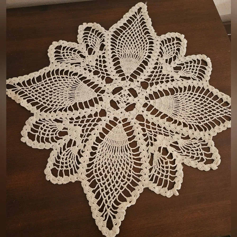 Crochet Cotton Pineapple Stitch Floral Doily Table Topper